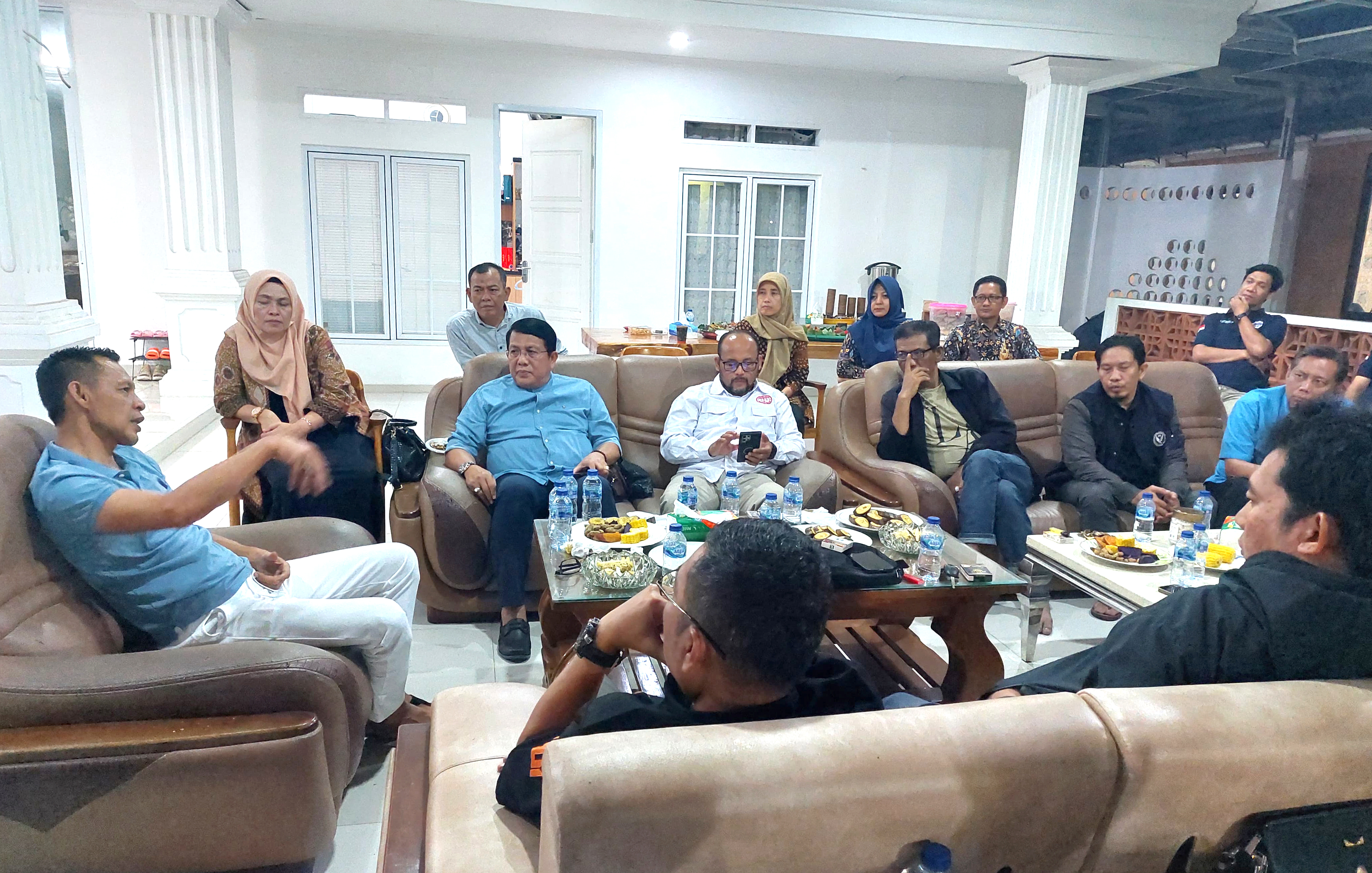 Acara Ngopi bareng dengan Wakil Bupati bersama unsur APINDO, Serikat Pekerja dan pemerintah Kabupaten Bogor di Kediaman Wakil Bupati.